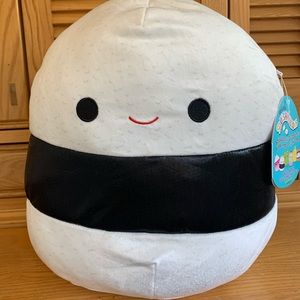 Mo the Tamago Squishmallow
